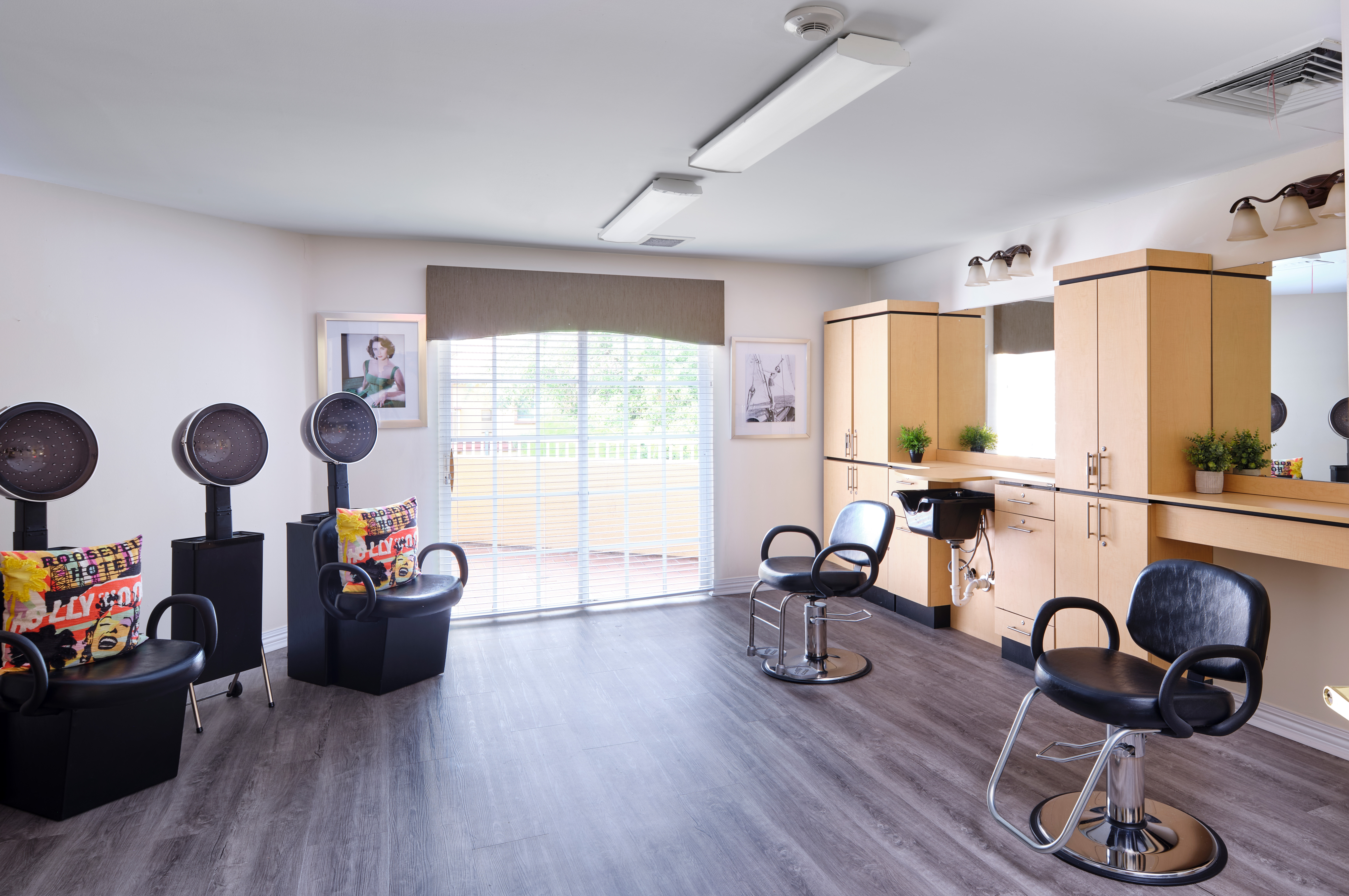 Colliers Beauty Salon 1200x
