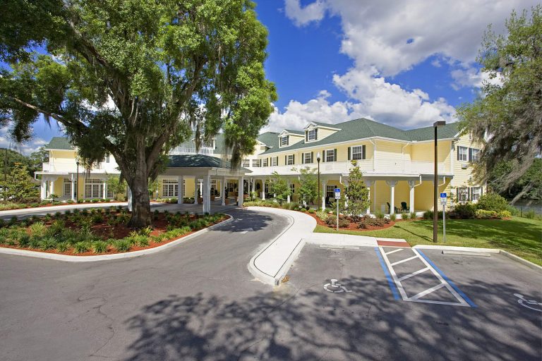 arbor oaks exterior 1