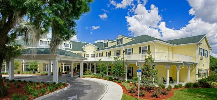 huge_entrance_to_lakeland_florida_senior_living_lakeland_350