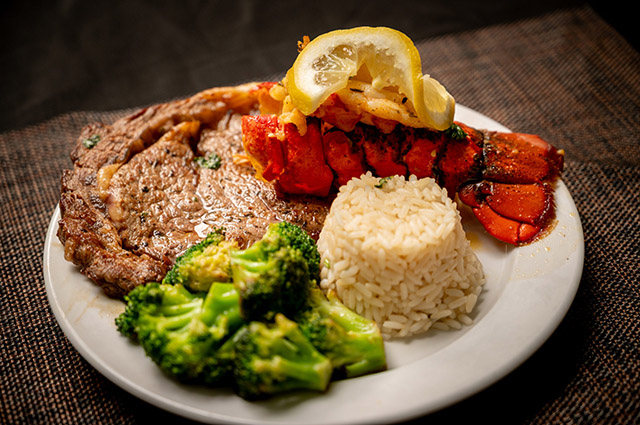 Restaurant-style dining at Colliers Assisted Living Communities